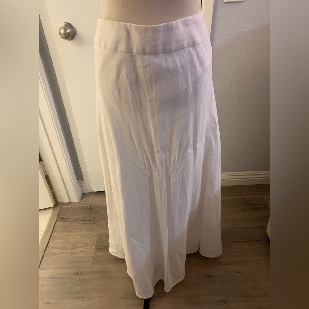 Banana Republic white linen size 10P maxi length skirt